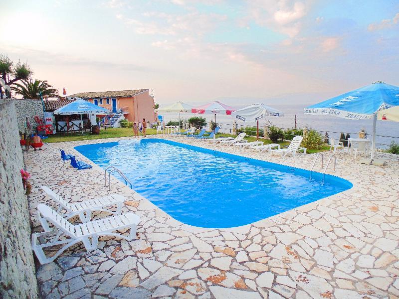 Corfu Hotel Apartments Benitses  Buitenkant foto
