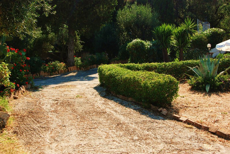 Corfu Hotel Apartments Benitses  Buitenkant foto